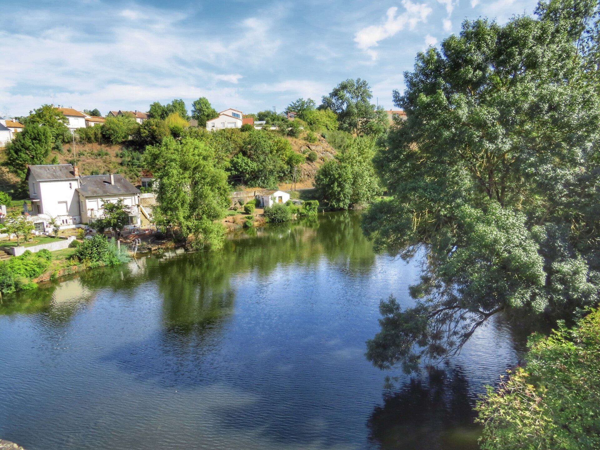 Le Thouet, les promenades et le canoë — vue 1