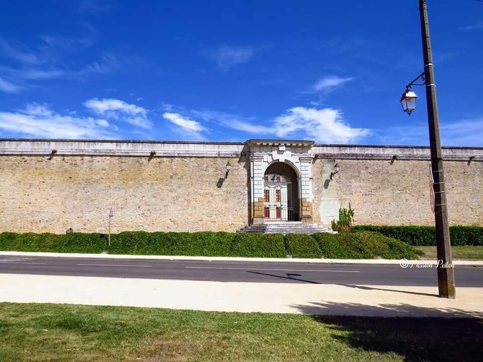 Le château des ducs de La Trémoïlle — vue 3