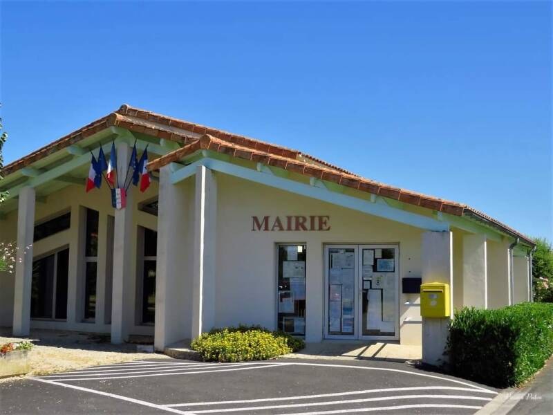 Le bâtiment de la mairie de Savigné