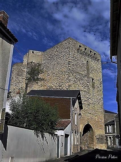 La tour porte au Prévost — vue 5