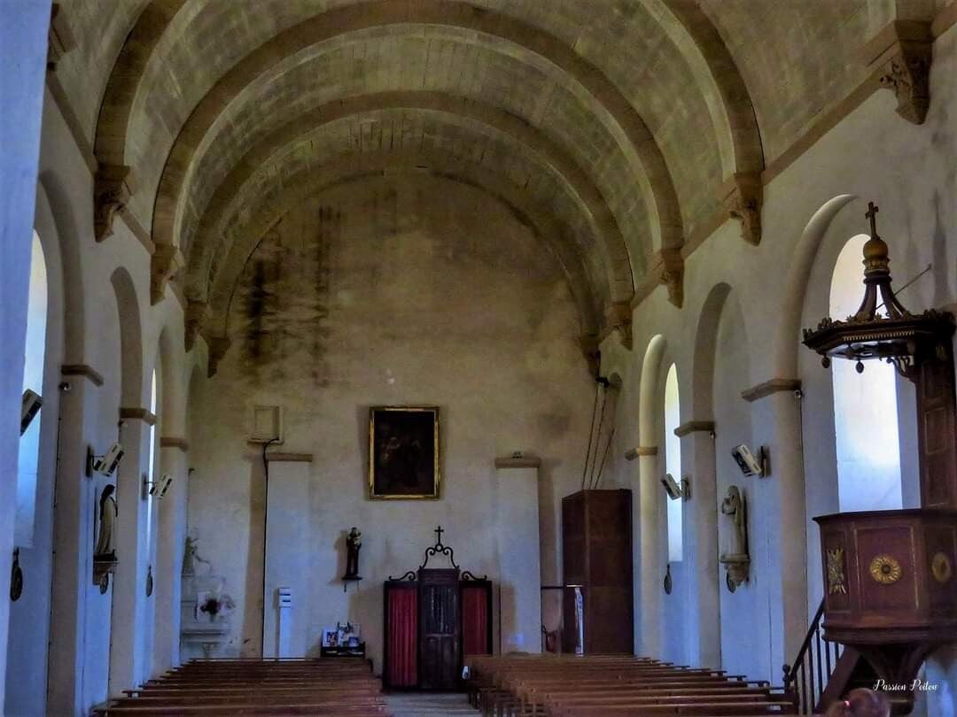 La nef vue depuis l’intérieur de Saint-Hilaire
