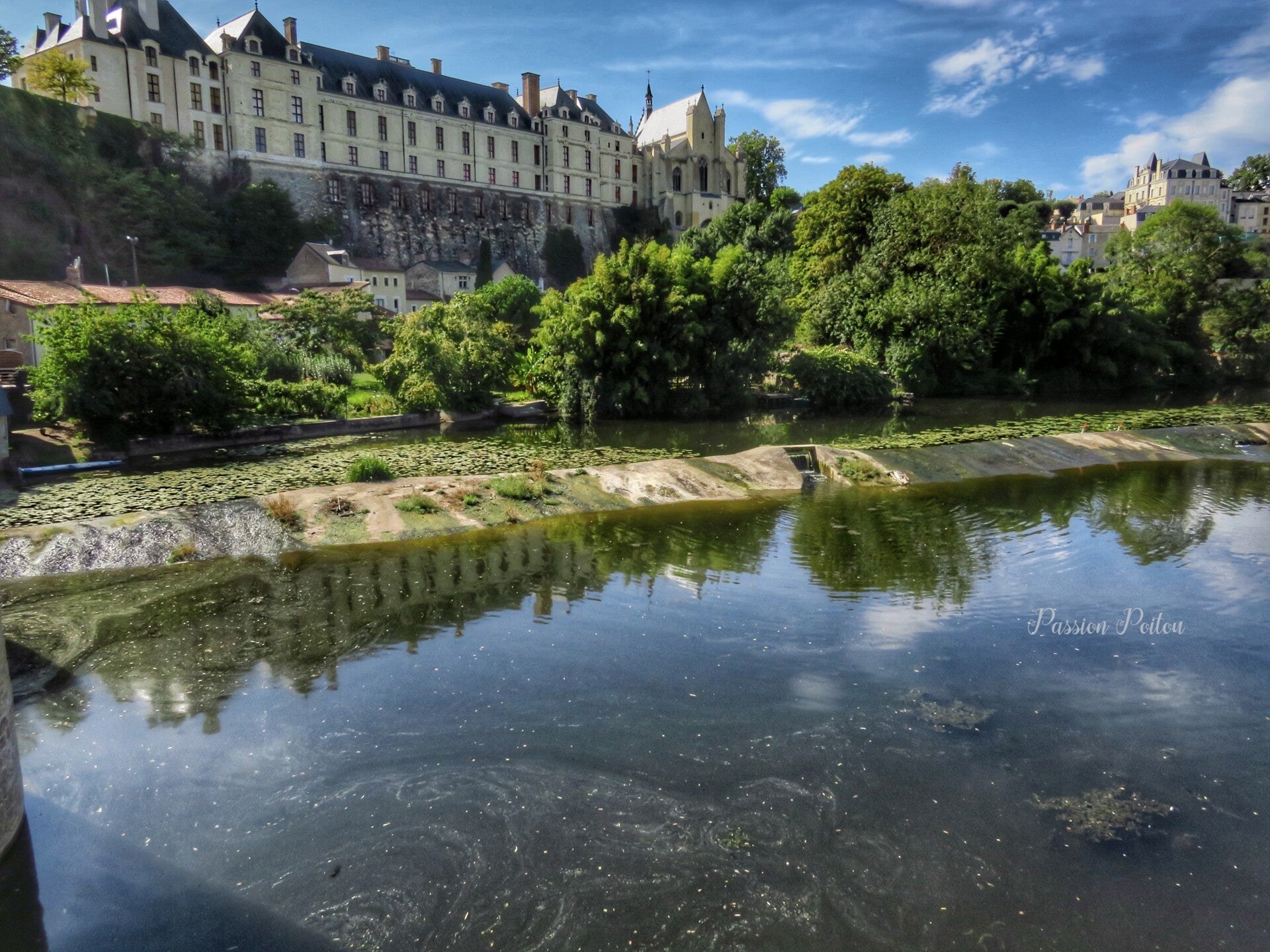 Le Thouet, les promenades et le canoë — vue 2