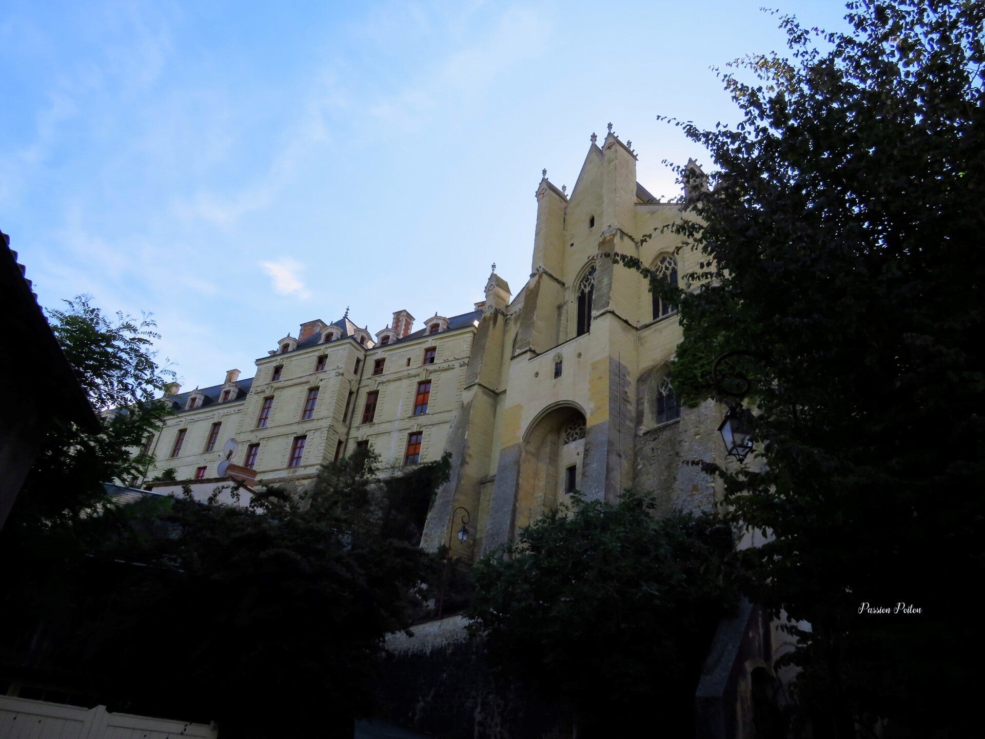 Le château des ducs de La Trémoïlle — vue 6