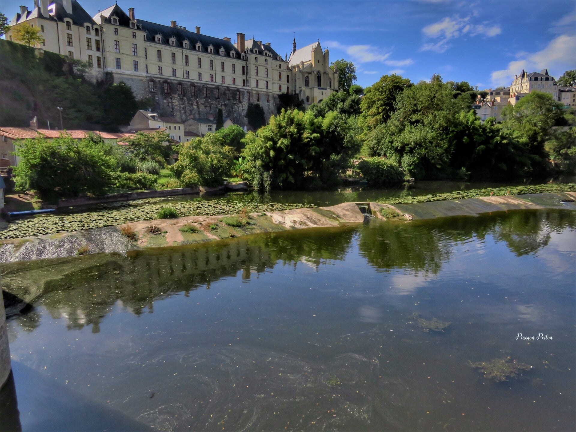 Le château des ducs de La Trémoïlle — vue 4