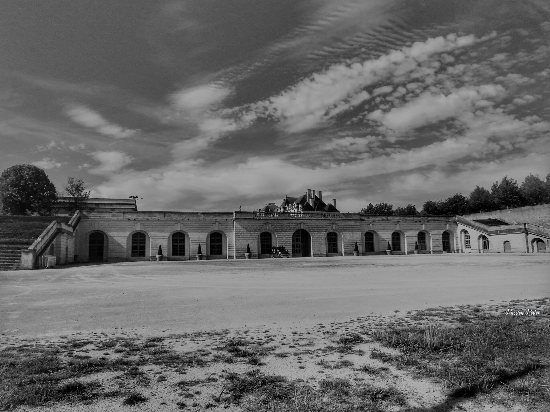 L’orangerie et les jardins du château — vue 1